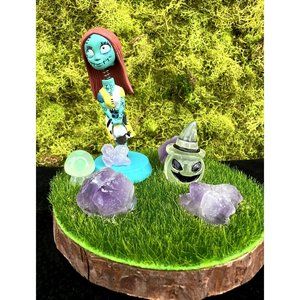 Sally Bobble‎ Head  Figure w/ Amethyst pieces